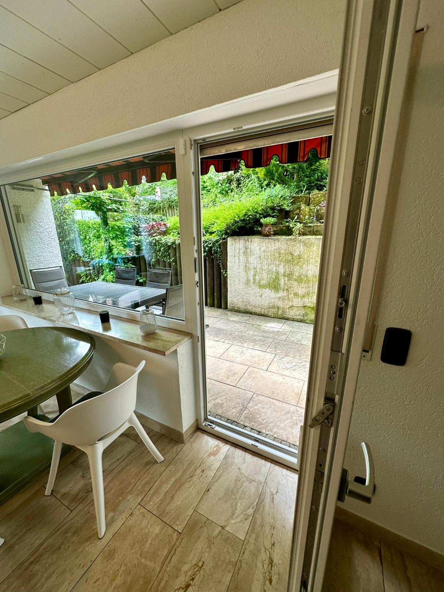 Schoene Mit Grossem Garten